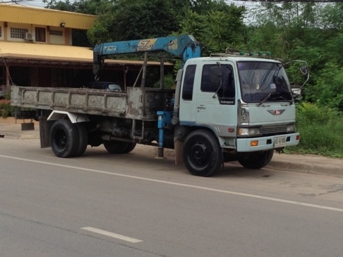 Hino Hi-Tech 6 ล้อ FG+เครน3ตัน. 5 เหลี่ยม ท้องV  เครื่อง 210 แรงม้า กระบะยาว 6 เมตร ยางขอบ20 สภาพ 90\% เบรกจิ๊ฟฟี่ พวงมาลัยเพาเวอร์  ไฟฟ้า. สภาพพร้อมใช้. 750,000