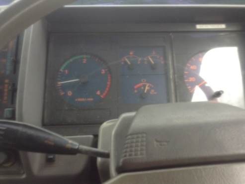 Hino Hi-Tech 6 ล้อตู้ ใช้งานน้อยมาก 10 บาน เครื่อง 195 HP. ยาว 6 เมตร ปี48. FD3H สภาพสวยพร้อมใช้งาน ไม่มีเสากลาง 880,000