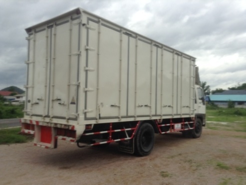 Hino Hi-Tech 6 ล้อตู้ ใช้งานน้อยมาก 10 บาน เครื่อง 195 HP. ยาว 6 เมตร ปี48. FD3H สภาพสวยพร้อมใช้งาน ไม่มีเสากลาง 880,000