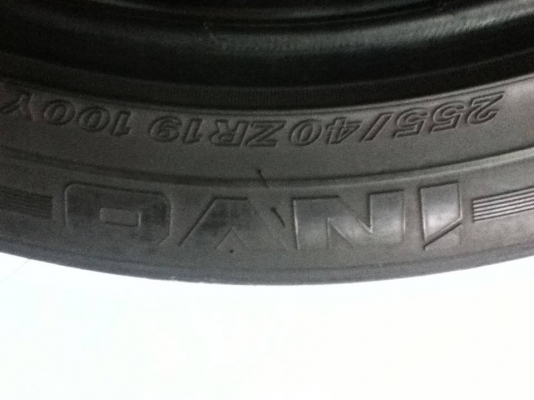 ขายยาง NITTO 255/40R19 ปี11 1คู่ ไม่มีปะ
