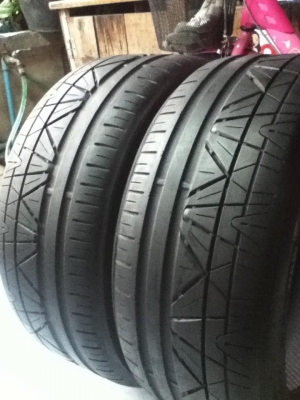 ขายยาง NITTO 255/40R19 ปี11 1คู่ ไม่มีปะ