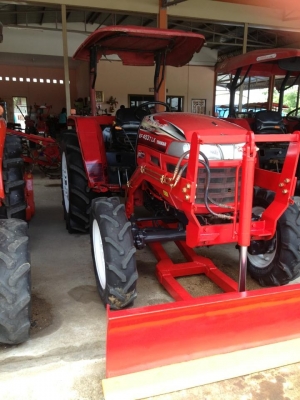 ขายด่วนรถไถยันมาร์45แรงพร้อมอุปรณ์2อย่าง ดันดินหน้าและโลเตอร์ลี่รถอยุ่ที่จังหวัดกำแพงเพชร