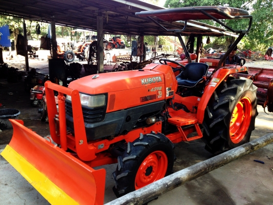 ขายด่วนรถไถคูโบต้าL4508พร้อมอุปกรณ์2อย่าง ดันดินหน้าและโลเตอร์ลี่รถอยุ่ที่จังหวัดกำแพงเพชร