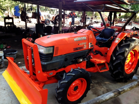 ขายด่วนรถไถคูโบต้าL4508พร้อมอุปกรณ์2อย่าง ดันดินหน้าและโลเตอร์ลี่รถอยุ่ที่จังหวัดกำแพงเพชร