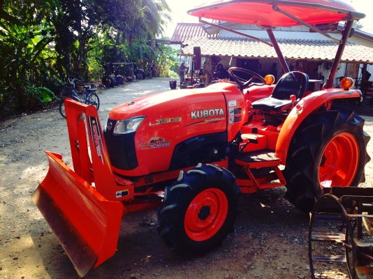 ขายด่วนรถไถคูโบต้าL3608พร้อมดันดินหน้าและโลเตอร์ลี่สนใจชมรถได้ที่จังหวัดำแพงเพชร