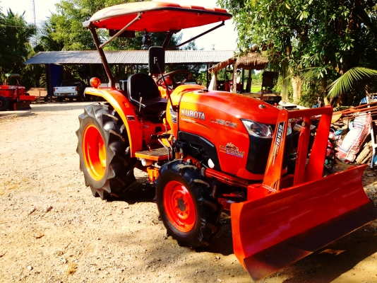 ขายด่วนรถไถคูโบต้าL3608พร้อมดันดินหน้าและโลเตอร์ลี่สนใจชมรถได้ที่จังหวัดำแพงเพชร