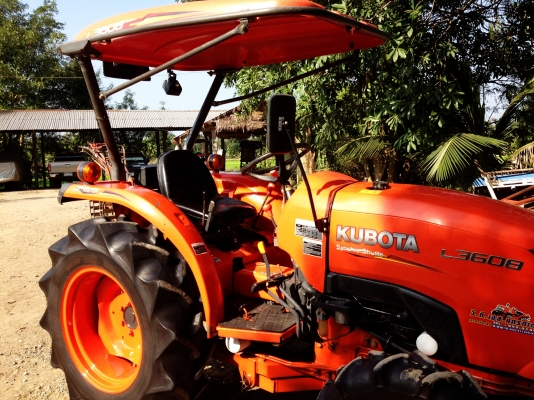ขายด่วนรถไถคูโบต้าL3608พร้อมดันดินหน้าและโลเตอร์ลี่สนใจชมรถได้ที่จังหวัดำแพงเพชร