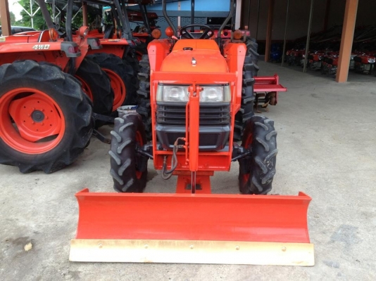 ขายด่วนรถไถคูโบต้าL3408พร้อมดันดินหน้าและโลเตอร์ลี่รถอยุ่ที่จังหวัดกำแพงเพชร