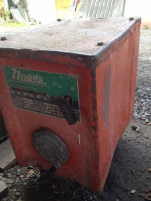 ตู้เชื่อม 300 แอมป์ 2,500 บาทครับ ลองไฟแล้ว ปกติ