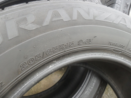 ยาง 205/65R15 ปี09 สวยๆ 4 เส้น ราคา 1700 บาท