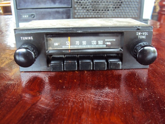 ขายวิทยุรถยนต์แนวเรโทร