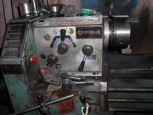 ขายครับขาย เครื่องกลึง 6 ฟุต 4 เพลา มีเบรค victor พร้อมใช้ 98000 บาท