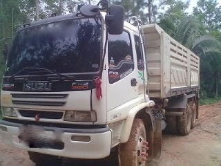 รถอิซุซุ 10 ล้อดั้ม FXZ 270 แรงม้า ปี 45  สนใจติดต่อ 081 - 6079515