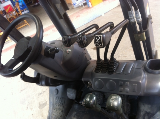 ขายฟอร์คลิฟต์ KOMUTSU FG15C-18 ,เสาสูง 3 เมตร มีฮิ้งฟอร์ค ,เกียร์ MT ขอบคุณมากครับพี่นุสิทธิ์ จ.ปัตตานี ,5727 ช.ม ,(รับประกันเครื่องยนต์ 6 เดือน )   สภาพเดิมแท้จากญี่ปุ่น   สีเดิมและตัวถังสภาพเดิมจากญี่ปุ่น