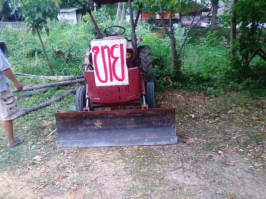 ขายด่วน..รถไถจอมพลัง KUBOTA L2600 อุปกรณ์มี ผาน 3 และใบดันหน้า อันทรงพลัง.