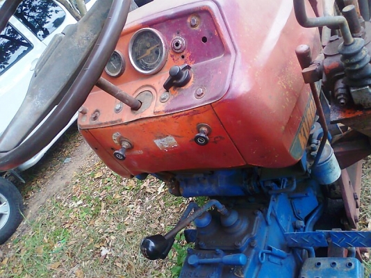 ขายด่วน..รถไถจอมพลัง KUBOTA L2600 อุปกรณ์มี ผาน 3 และใบดันหน้า อันทรงพลัง.