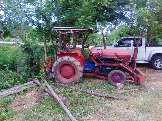 ขายด่วน..รถไถจอมพลัง KUBOTA L2600 อุปกรณ์มี ผาน 3 และใบดันหน้า อันทรงพลัง.