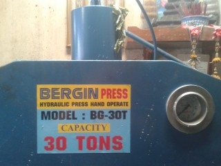 ขายเครื่องกลึง2แท่นอัด1..