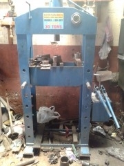 ขายเครื่องกลึง2แท่นอัด1..