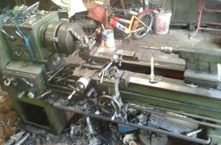 ขายเครื่องกลึง2แท่นอัด1..