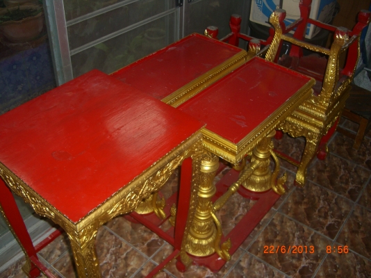 ตั่งแต่งงาน มีสังข์พร้อมที่รอง พานดอกไม้ โต๊ะนั่ง-วางมือ-ขันวาง-ขันน้ำมนต์ ตั่งแต่งงาน มีสังข์พร้อมที่รอง พานดอกไม้ โต๊ะนั่ง-วางมือ-ขันวาง-ขันน้ำมนต์