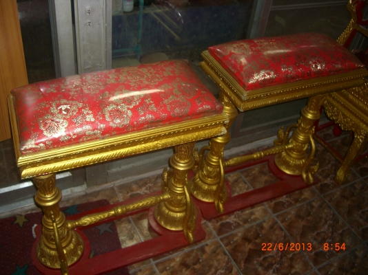 ตั่งแต่งงาน มีสังข์พร้อมที่รอง พานดอกไม้ โต๊ะนั่ง-วางมือ-ขันวาง-ขันน้ำมนต์ ตั่งแต่งงาน มีสังข์พร้อมที่รอง พานดอกไม้ โต๊ะนั่ง-วางมือ-ขันวาง-ขันน้ำมนต์