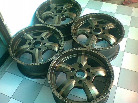 แม็ก 18x8 สภาพดี 4 วง แม็ก 18x8 สภาพดี 4 วง