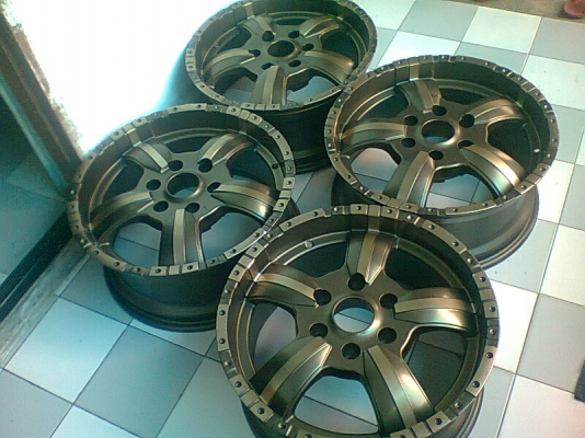 แม็ก 18x8 สภาพดี 4 วง แม็ก 18x8 สภาพดี 4 วง