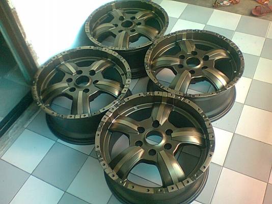 แม็ก 18x8 สภาพดี 4 วง แม็ก 18x8 สภาพดี 4 วง