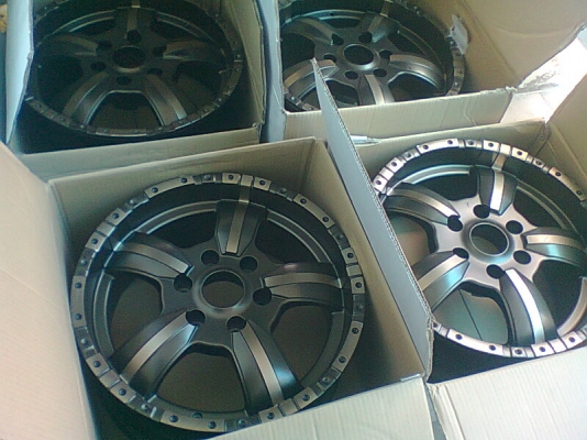 แม็ก 18x8 สภาพดี 4 วง แม็ก 18x8 สภาพดี 4 วง