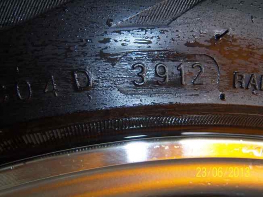 ขายแม็กขอบ 15  4รู100  15x6.5   พร้อมยาง 195 55 15 ปลายปี 12