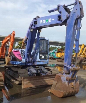 ใหม่ล่าๆ KOMATsu 128UU  ขึ้นเรือมาจากญี่ปุ่น เพิ่งเจออากาศเมืองไทยย