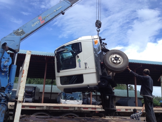 HINO FB หัวคัซี เครื่อง เกียร์ เฟืองท้าย ไม่มีเล่มทะเบียนค่ะ 220 แรงม้า HINO FB หัวคัซี เครื่อง เกียร์ เฟืองท้าย ไม่มีเล่มทะเบียนค่ะ 220 แรงม้า