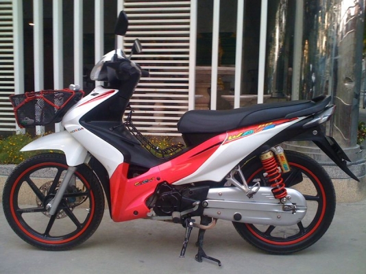 Honda wave  รถเดิม มือแรก วิ่งดีใช้น้อยแต่งแต่ภายนอก สวยๆ