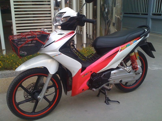 Honda wave  รถเดิม มือแรก วิ่งดีใช้น้อยแต่งแต่ภายนอก สวยๆ