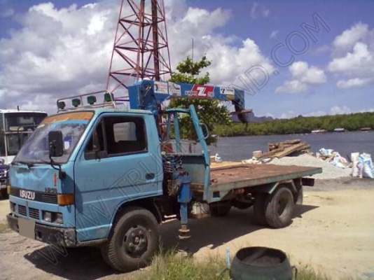 รถบรรทุก 6 ล้อ ติดเครนขนาด 3 ตัน ยี่ห้อ ISUZU รุ่น NKR ขนาด 110 แรงม้า รถบรรทุก 6 ล้อ ติดเครนขนาด 3 ตัน ยี่ห้อ ISUZU รุ่น NKR ขนาด 110 แรงม้า