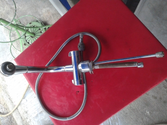 ขายก็อกน้ำร้อน-น้ำเย็น2ตัว