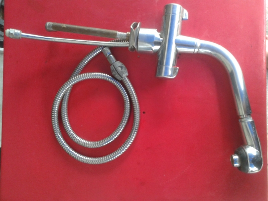 ขายก็อกน้ำร้อน-น้ำเย็น2ตัว