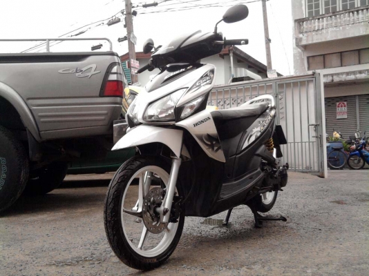 ขออนุญาติขาย Honda Click Combi Brake มือเดียว สีขาวมุก ล้อแม็ก