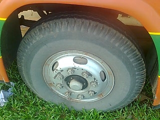 ขายรถบัสตรัง-สตูลพร้อมคิวในเส้นทาง ยี่ห้อเบนซ์ เครื่อง 6BG1-811407 175 แรงม้า เลขตัวรถ 328-053-60-023581 แบบตัวถัง XU ยาว 12 เมตร พัดลม เครื่องเสียงพร้อม 52 ที่นั่ง มีประกันชั้น 3 ขนาดยาง 1000 ราคา 560000