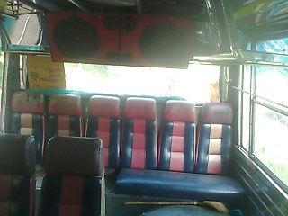 ขายรถบัสตรัง-สตูลพร้อมคิวในเส้นทาง ยี่ห้อเบนซ์ เครื่อง 6BG1-811407 175 แรงม้า เลขตัวรถ 328-053-60-023581 แบบตัวถัง XU ยาว 12 เมตร พัดลม เครื่องเสียงพร้อม 52 ที่นั่ง มีประกันชั้น 3 ขนาดยาง 1000 ราคา 560000