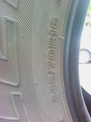 ขายยาง 245 70 16  4 เส้น 1000 บาท