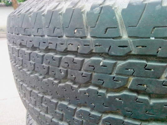 ขายยาง 245 70 16  4 เส้น 1000 บาท