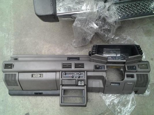 ขายชุดคอนโซนหน้า ISUZU มังกร TFR