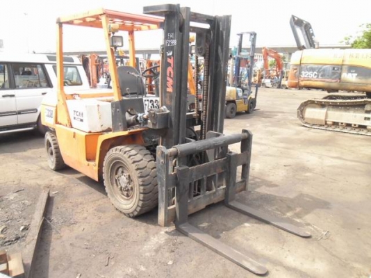 ขายรถยก 4 ตันT,C.M FD40Z7  เกียร์ธรรดา สไลด์ได้ T. 0894071471