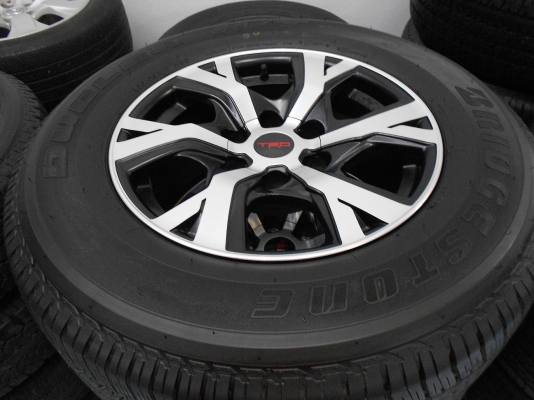 ขายล้อแม็ก Toyota Vigo Champ TRD ขอบ 17 พร้อมยางป้ายแดงปี 13/เทิร์นได้-ใส่ฟรีค่ะ ขายล้อแม็ก Toyota Vigo Champ TRD ขอบ 17 พร้อมยางป้ายแดงปี 13/เทิร์นได้-ใส่ฟรีค่ะ