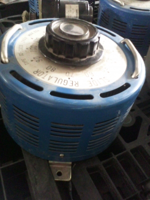 หม้อแปลงหม้อ 20 A. แรงดันไฟเข้า110 V.หมุนปรับแรงดันได้ จากญี่ปุ่นแท้(มี3 อัน) หม้อแปลงหม้อ 20 A. แรงดันไฟเข้า110 V.หมุนปรับแรงดันได้ จากญี่ปุ่นแท้(มี3 อัน)