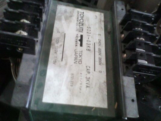 หม้อแปลงหม้อไฟจากบ้าน เป็น115,110,100 ตัวค่อนข้างใหญ่ 3KVA..