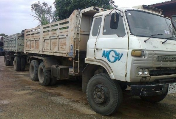 NISSAN UD 225 HP PE6 CW30M ปี 32 รถพ่วงแม่+ลูก กระบะดั๊มพ์เหล็ก 12 ตันสภาพสวยทั้งแม่ทั้งลูก ลูก 2 เพลาดั๊มพ์ความยาว 6 เมตร เครื่องแน่นแรงดี ภายในคอนโซลสวยครบ พวงมาลัยเพาเวอร์ ระบบเบรคทริ๊ปฟี้ ช่วงล่างแน่น ยางสภาพดี 70\% พร้อมบรรทุกพร้อมใช้งาน เอกสารทะเบียน