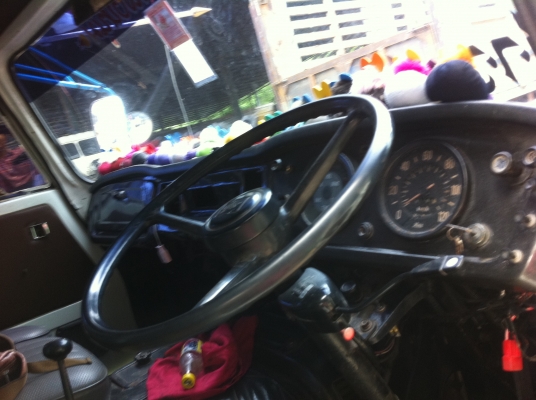 HINO KM310 (กระบะคาร์โก้ไม้มะค่า) เลขตัวรถ KM310 เลขเครื่อง 6BD1 (145 แรงม้า) เครื่องดี คัสซีสวย ช่วงล่าง F ทะเบียนพร้อมโอน